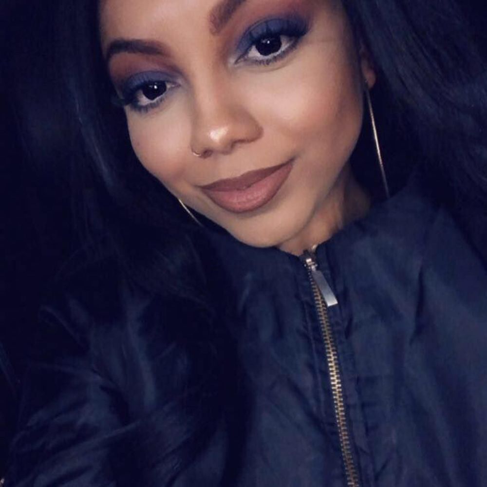 Meet your Posher, Lafaira